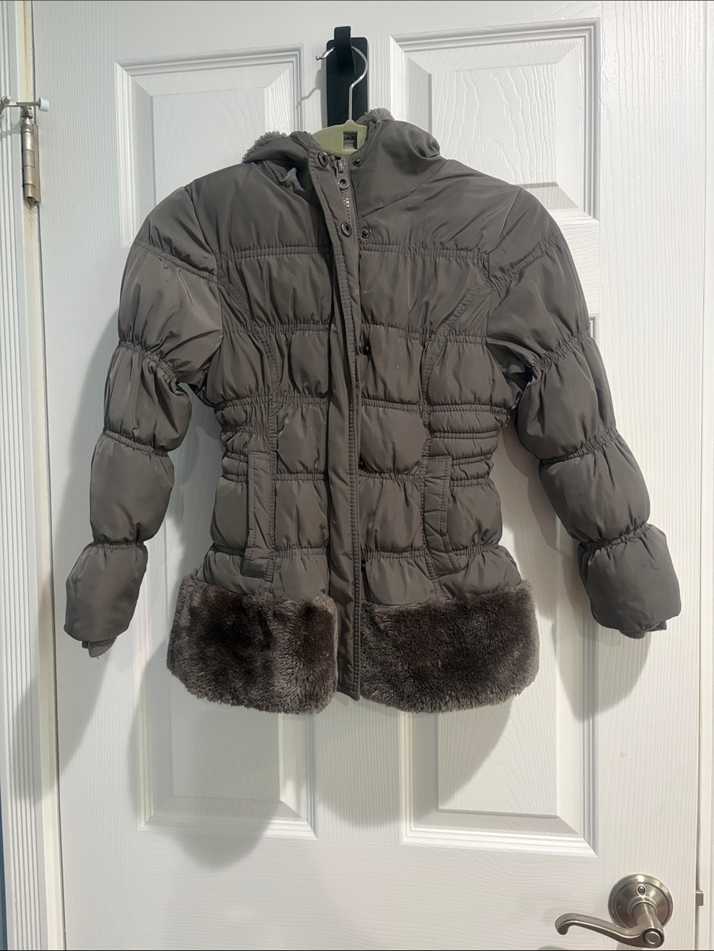 Girls' Gray Puffer Jacket with Faux Fur Trim